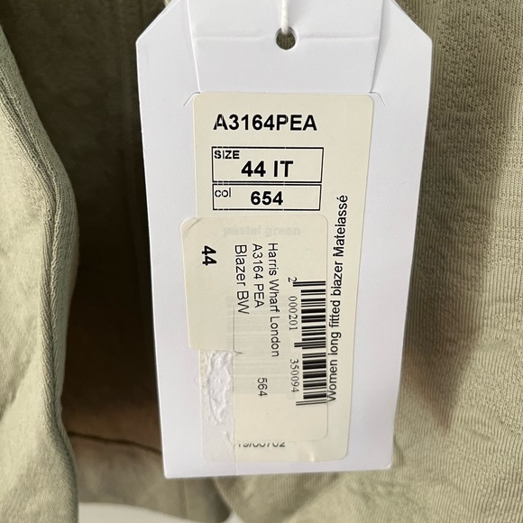 Brand new Harris Wharf textured blazer. Size 44 = size US 8. Light mint. - Picture 3 of 10